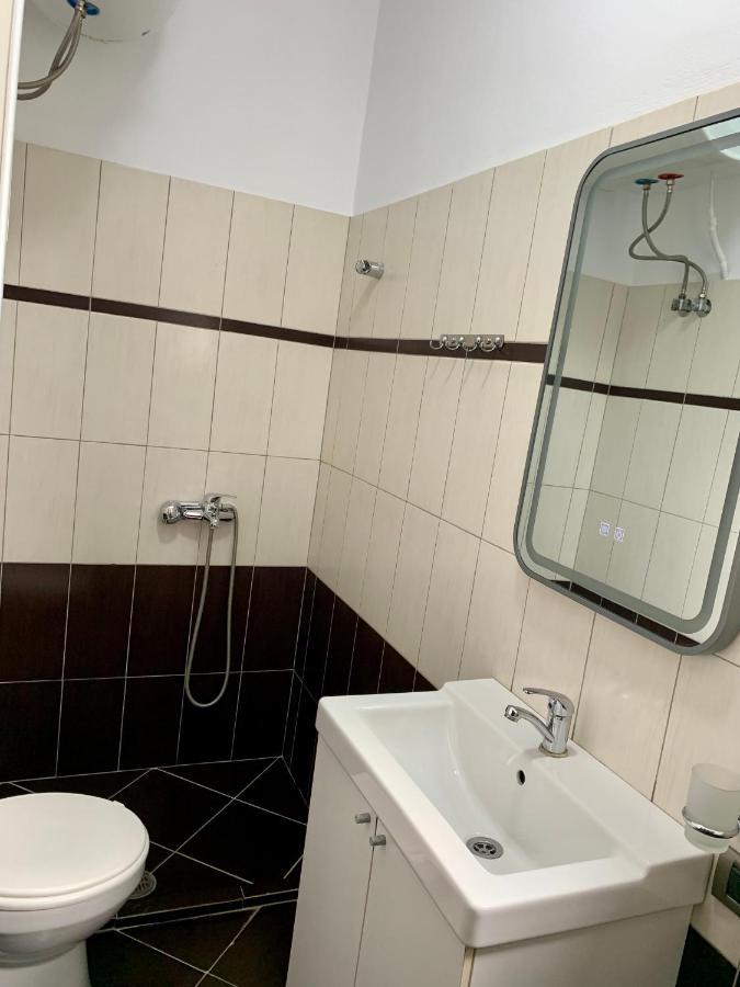Bardhi Apts Sarande